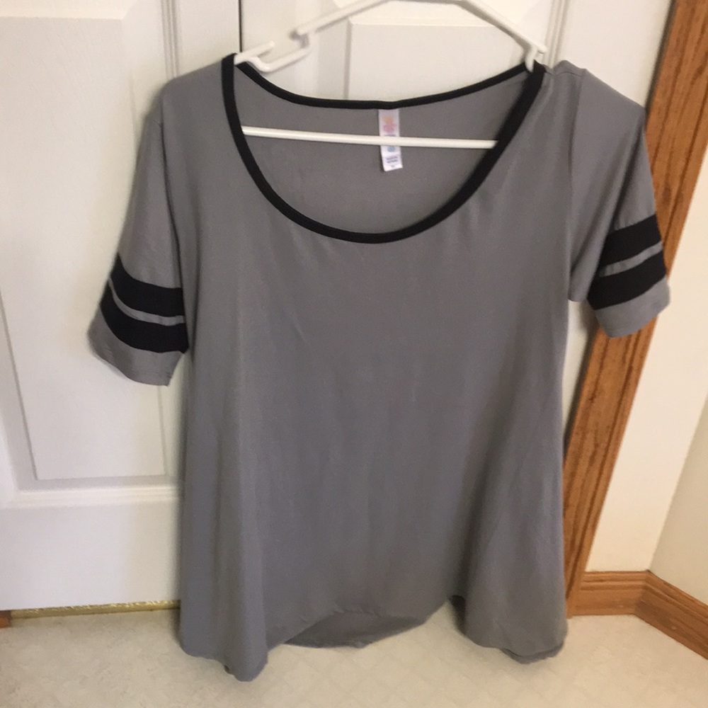 Lula Roe perfect tee